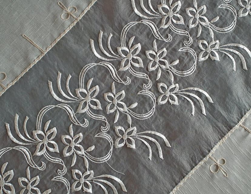 フローラルエンブロイダリーレクロス